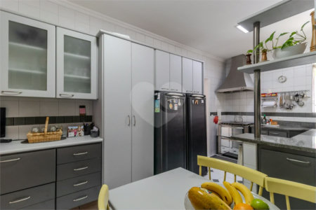 Casa à venda com 3 quartos, sendo 1 suíte, em Alto da Boa Vista, São Paulo, SP