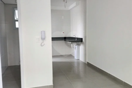 Casa à venda com 2 quartos, sendo 1 suíte, no condomínio Residencial Sanches, São Paulo - SP