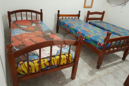 Casa à venda com 2 quartos em Indaiá, Bertioga, SP