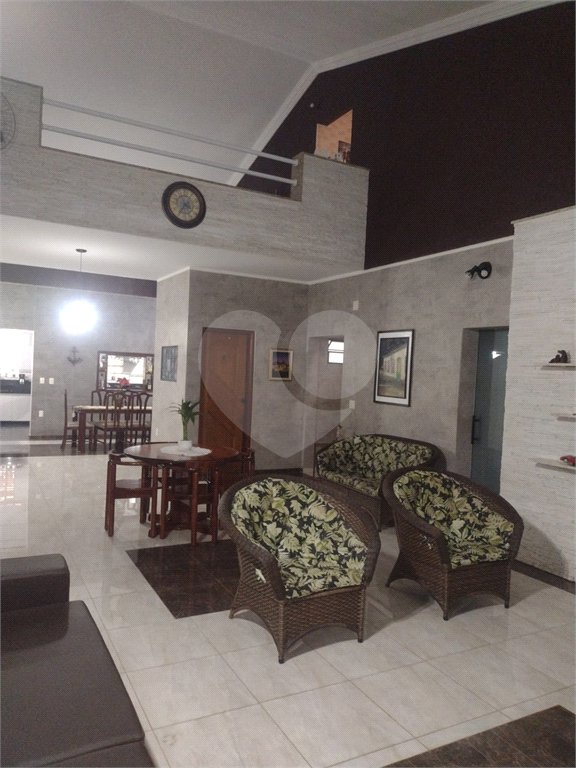 Casa à venda com 3 quartos, sendo 1 suíte, no condomínio Acmti - Colinas do Mosteiro, Terras de Itaici e Recanto dos Pássaros, Indaiatuba - SP