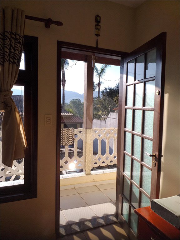 Casa à venda com 3 quartos, sendo 1 suíte,  no condomínio Sibelyus, Mogi das Cruzes - SP