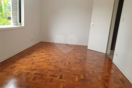 Casa à venda com 3 quartos, sendo 1 suíte, em Santo Amaro, São Paulo, SP