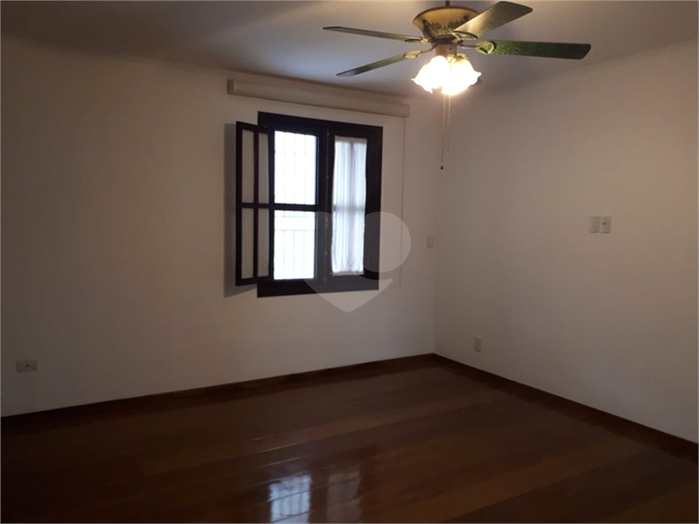 Sobrado à venda com 5 quartos, sendo 3 suítes, em Tremembé, São Paulo, SP