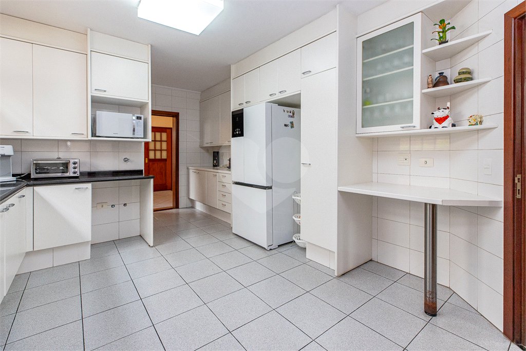 Casa à venda com 5 quartos, sendo 3 suítes,  no condomínio Residencial Morumbi, São Paulo - SP