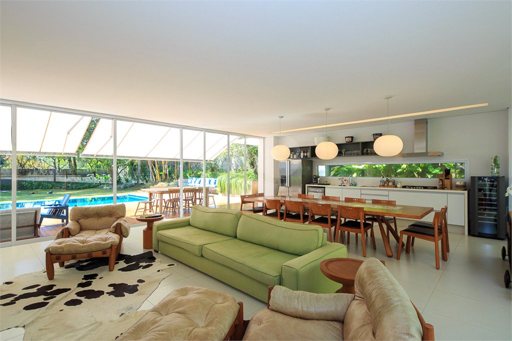 Sobrado à venda com 5 suítes em Jardim Cordeiro, São Paulo, SP
