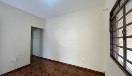 Casa à venda com 1 suíte em Vila Carolina, Itapetininga, SP
