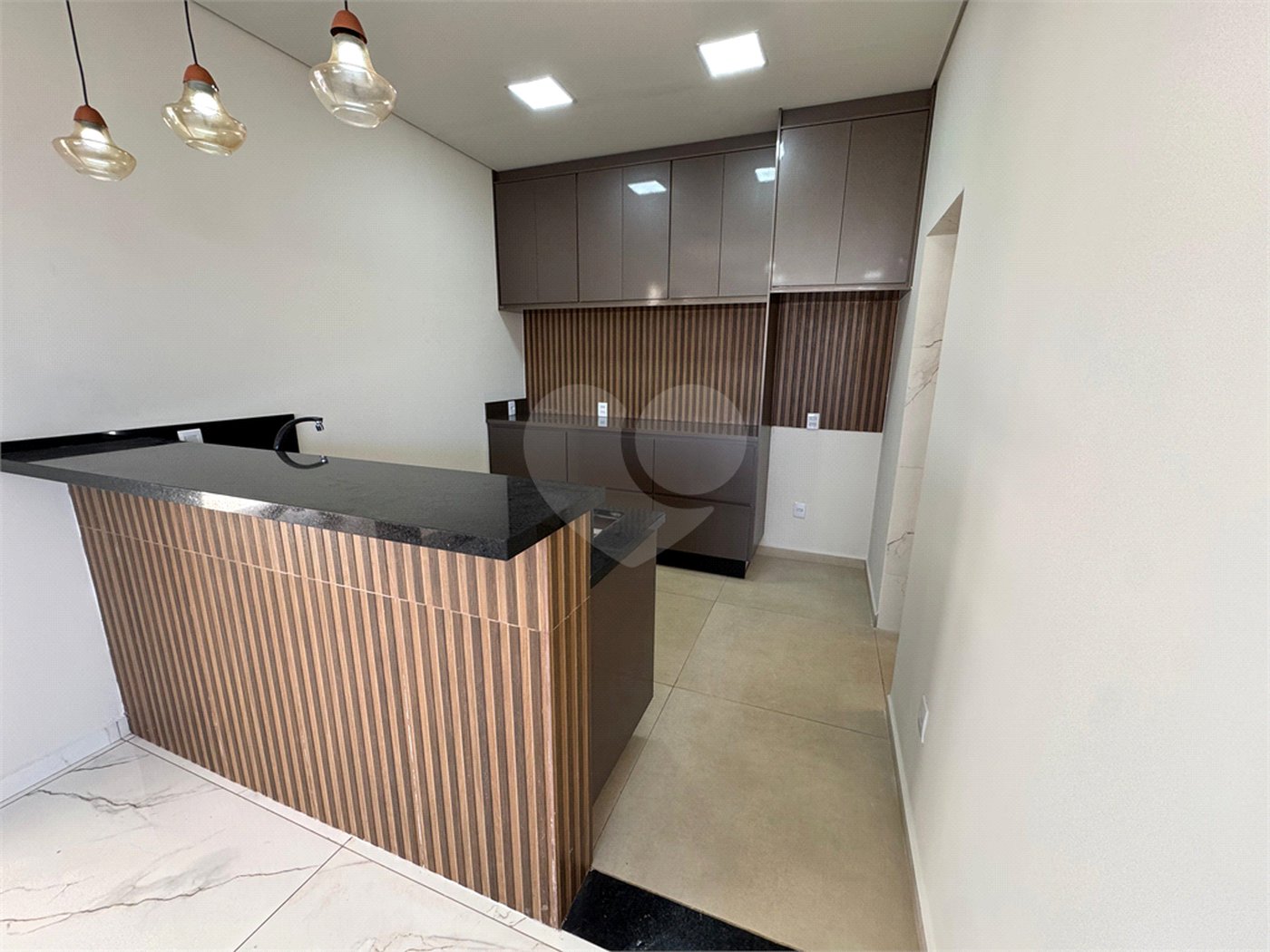 Casa à venda com 5 quartos, sendo 4 suítes, no condomínio Golden Ville, Itapetininga - SP