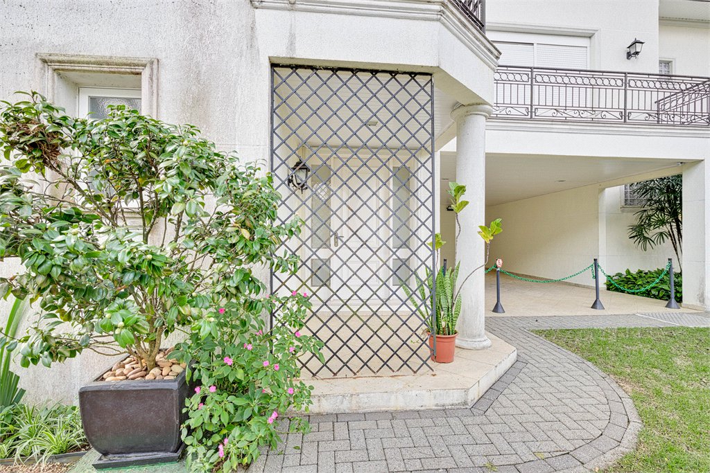 Casa à venda com 4 suítes no condomínio Solar Andaluz, São Paulo - SP