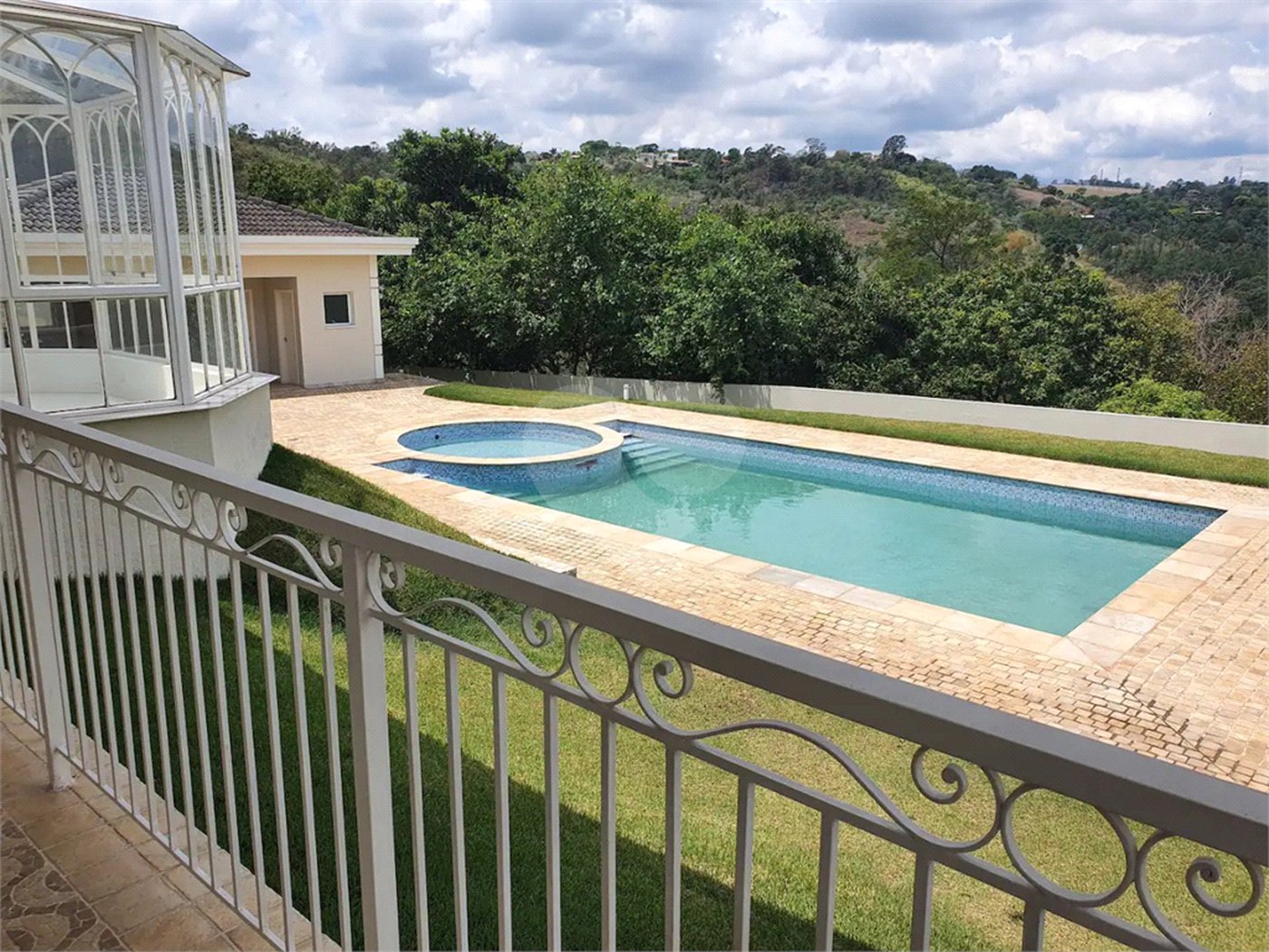 Casa à venda com 5 quartos, sendo 4 suítes, no condomínio Sol Vinhedo, Vinhedo - SP