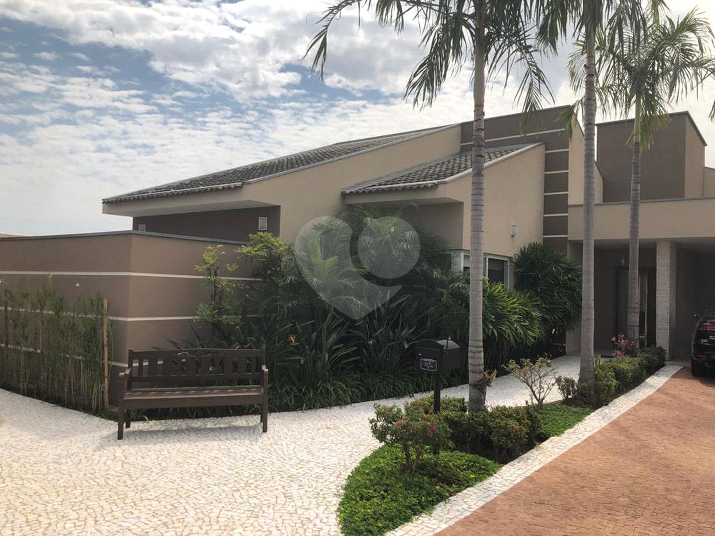 Casa à venda com 5 suítes no condomínio Terras de Mont Serrat, Salto - SP
