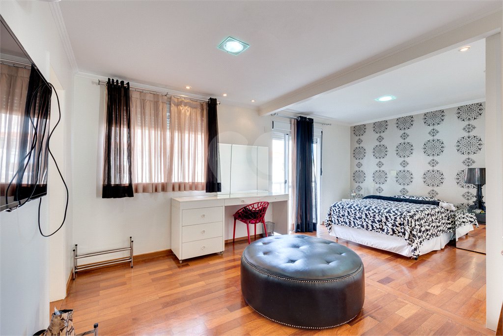 Casa à venda com 3 suítes no condomínio Vila Versalhes, São Paulo - SP