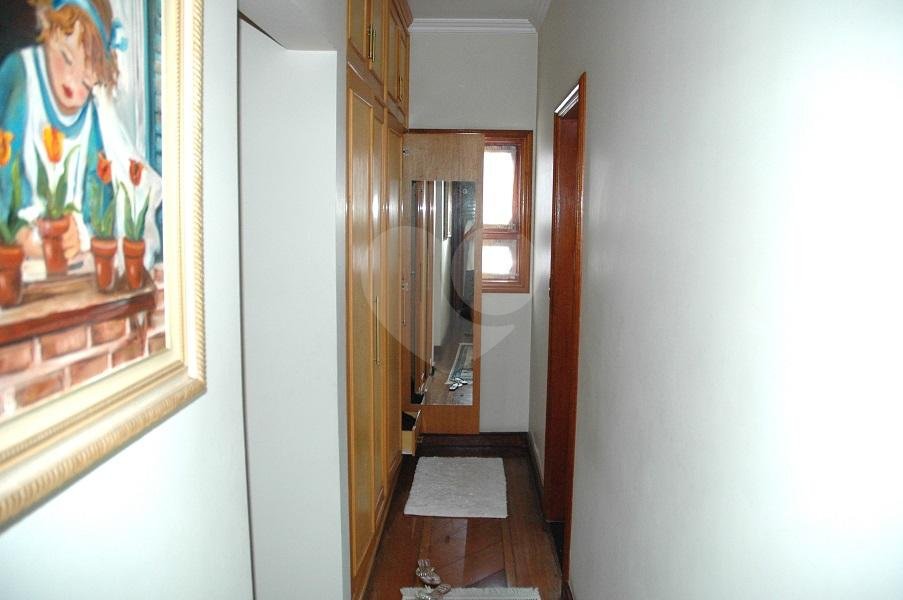 Sobrado à venda com 5 quartos, sendo 4 suítes, em Interlagos, São Paulo, SP