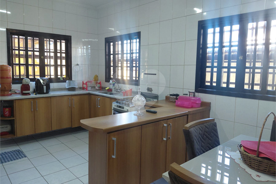 Sobrado à venda com 3 quartos, sendo 1 suíte,  em Tremembé, São Paulo, SP