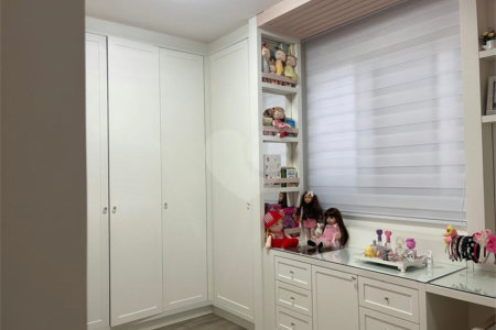 Casa à venda com 4 quartos, sendo 2 suítes,  no condomínio Village Place, São Paulo - SP