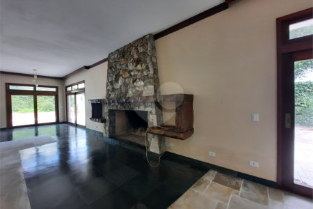 Casa Térrea à venda com 3 suítes em Interlagos, São Paulo, SP