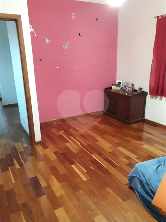 Sobrado à venda com 5 quartos, sendo 3 suítes, em Campos de Atibaia, Atibaia, SP