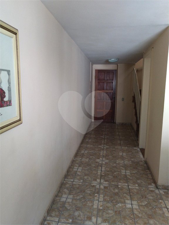 Apartamento duplex, espaçoso, ensolarado. Ideal para uma bela modernização.