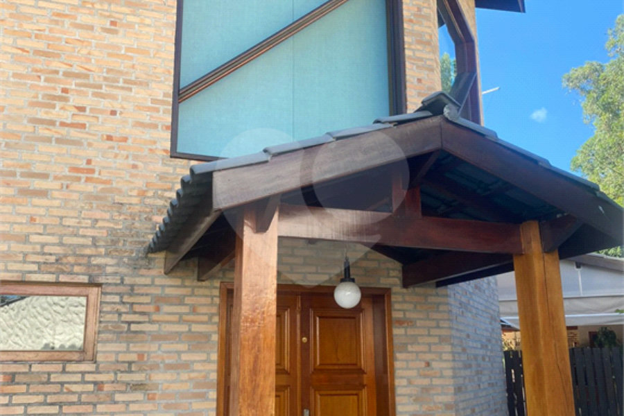 Casa à venda com 5 quartos, sendo 4 suítes, no condomínio Lago do Imperador, Mairiporã - SP