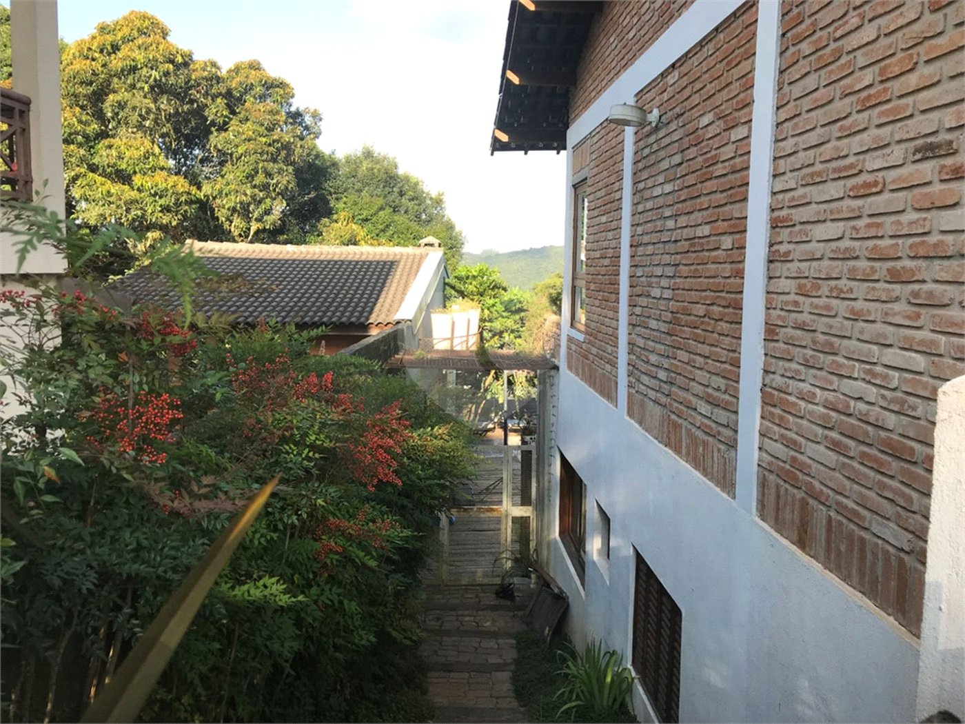 Casa à venda com 4 quartos, sendo 3 suítes, no condomínio Alpes da Cantareira, Mairiporã - SP