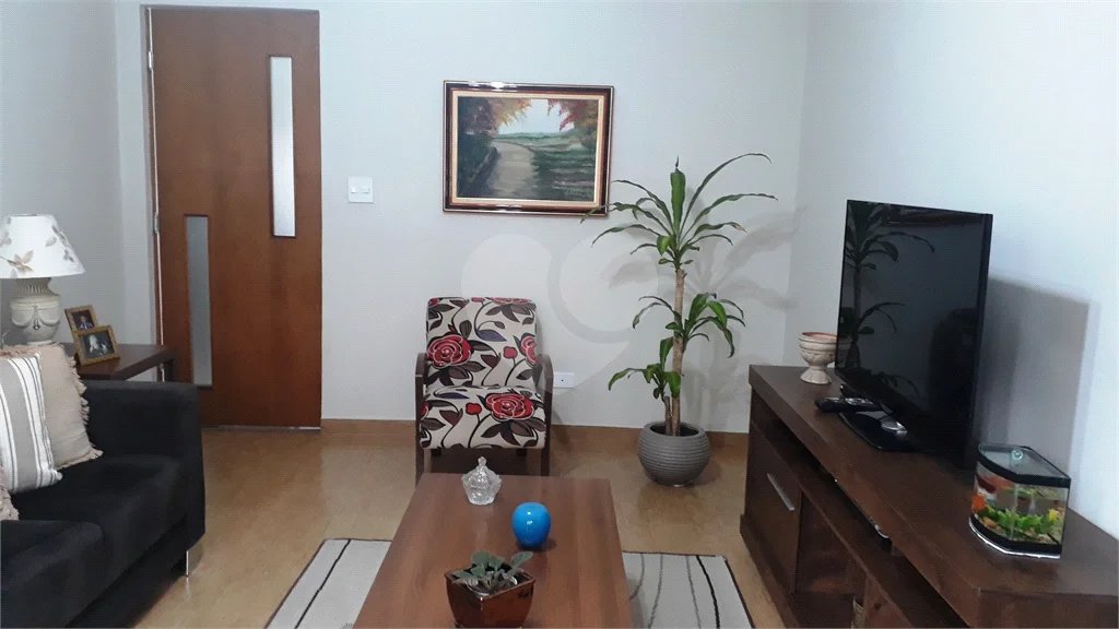 Casa totalmente térrea com 215 m² de área total