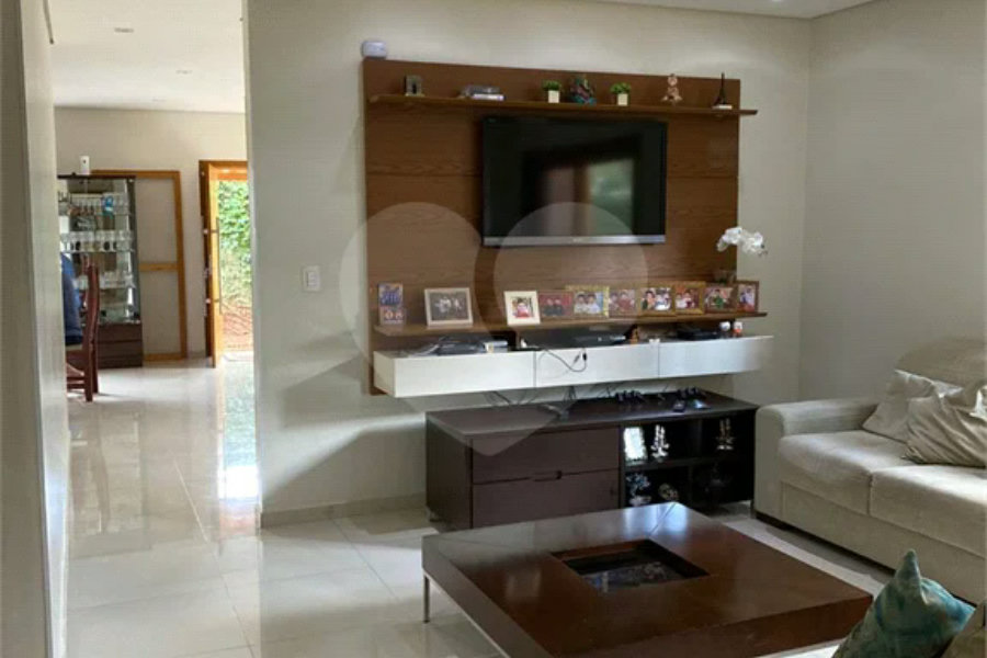 Sobrado à venda com 4 quartos, sendo 1 suíte, em Tremembé, São Paulo, SP