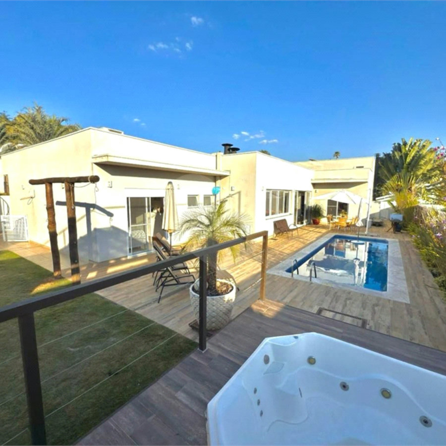 Casa à venda com 4 quartos, sendo 3 suítes, no condomínio Vila Hípica II, Vinhedo - SP