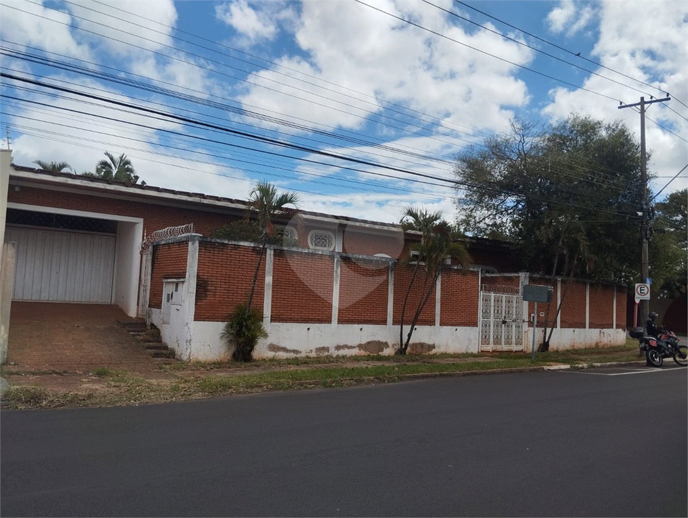 Casa à venda com 5 quartos, sendo 3 suítes, em Vila Sedenho, Araraquara, SP