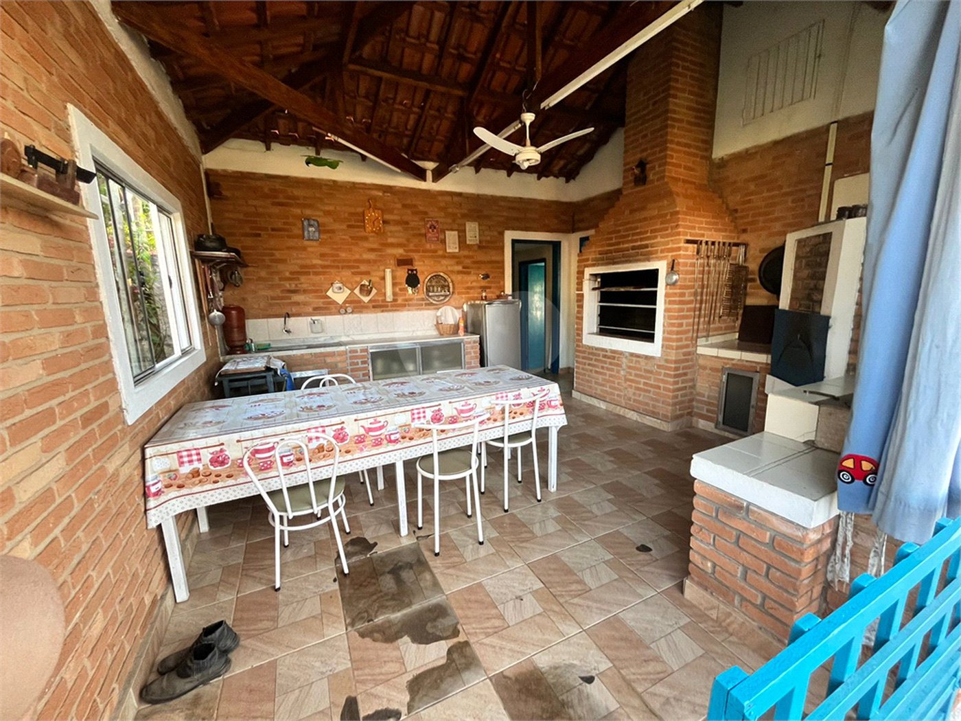 Chácara à venda com 6 quartos, sendo 1 suíte,  em Cercadinho, Alambari, SP