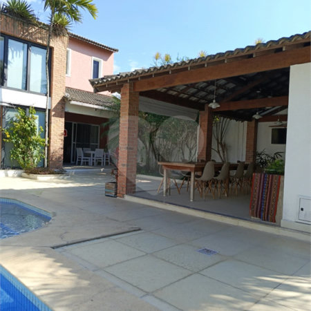 Casa à venda com 9 quartos, sendo 8 suítes, no condomínio Village Elisabete, Rio de Janeiro - RJ