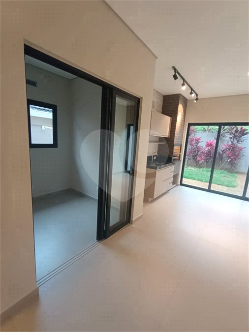 Casa para alugar com 3 quartos, sendo 1 suíte, no condomínio Recanto dos Paturis, Vinhedo - SP