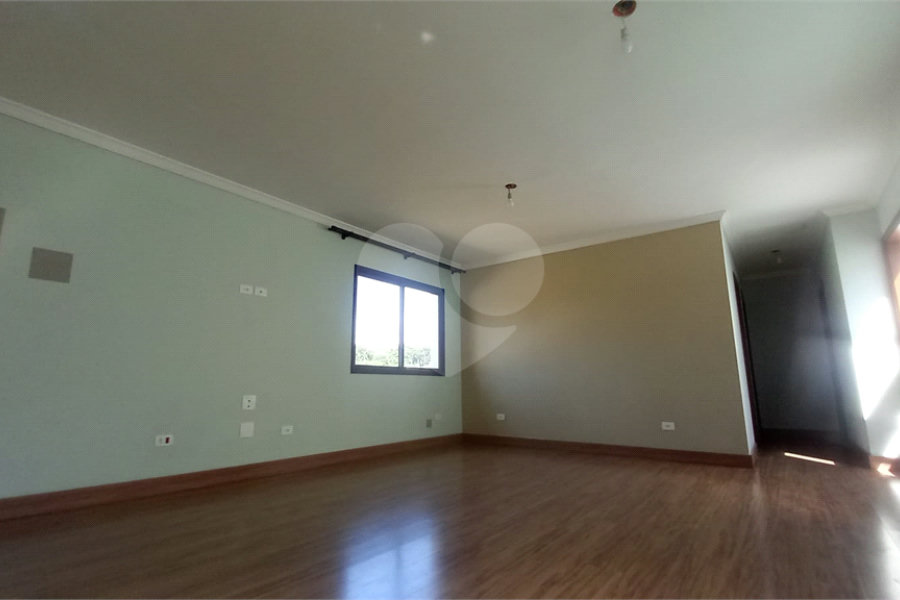 Sobrado à venda com 4 quartos, sendo 2 suítes, em Tremembé, São Paulo, SP