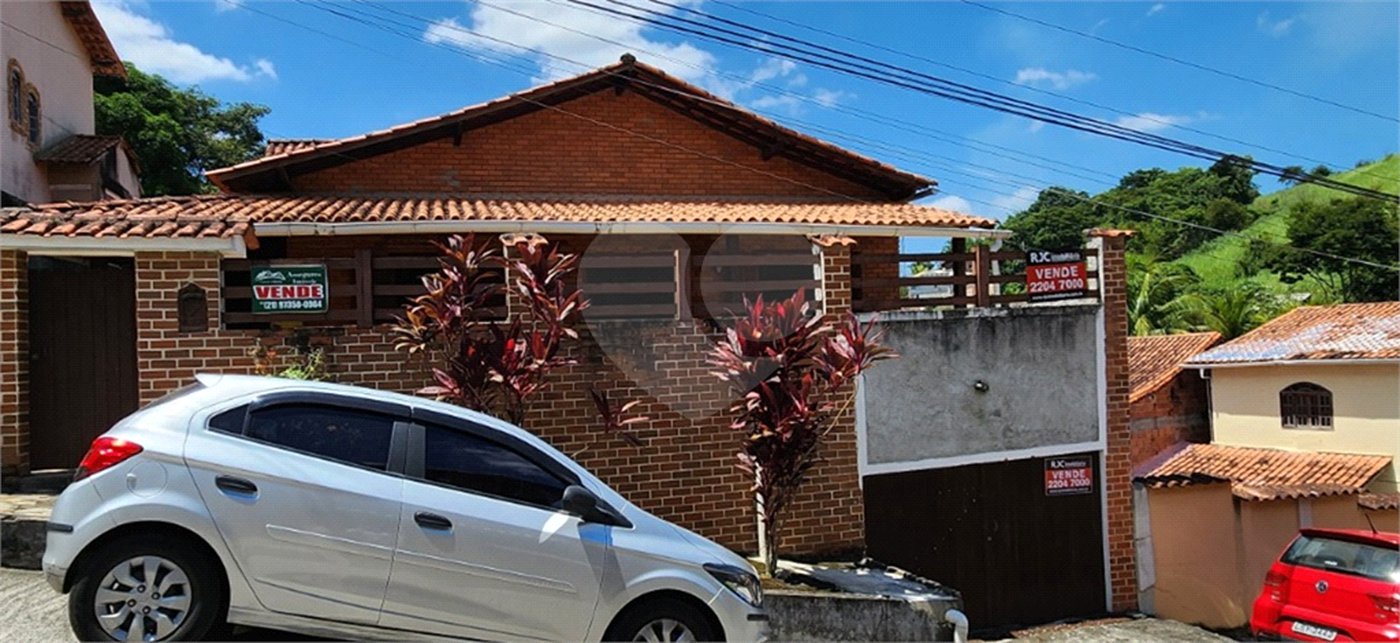 Casa de Vila à venda com 4 quartos, sendo 1 suíte, em Rio do Ouro, São Gonçalo, RJ