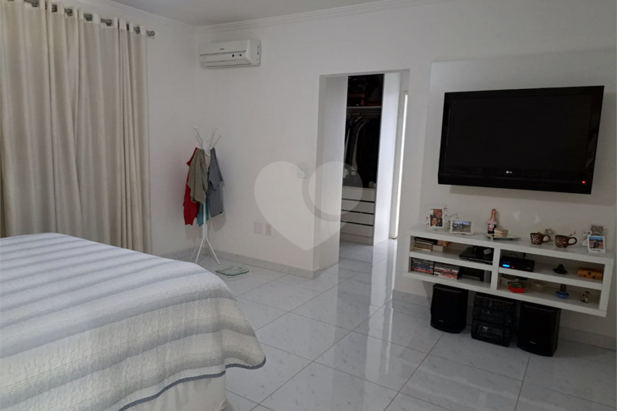 Sobrado à venda com 4 quartos, sendo 2 suítes, em Jaraguá, São Paulo, SP