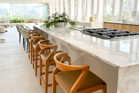 Apartamento à venda com 4 suítes em Vila Cordeiro, São Paulo, SP