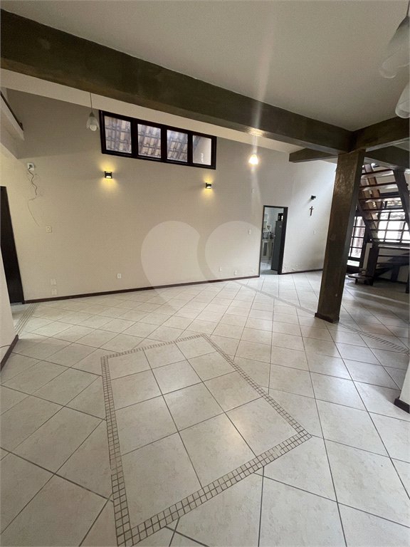 Casa à venda com 5 quartos, sendo 3 suítes, no condomínio Recanto das Palmeiras, Rio de Janeiro - RJ