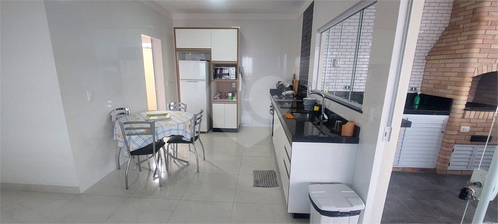Casa à venda com 3 suítes no condomínio Riviera dos Pássaros, Joanópolis - SP