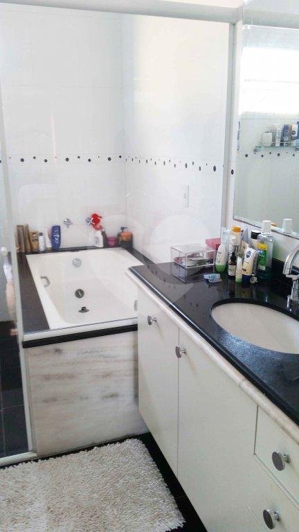 Casa à venda com 4 suítes em Granja Julieta, São Paulo, SP