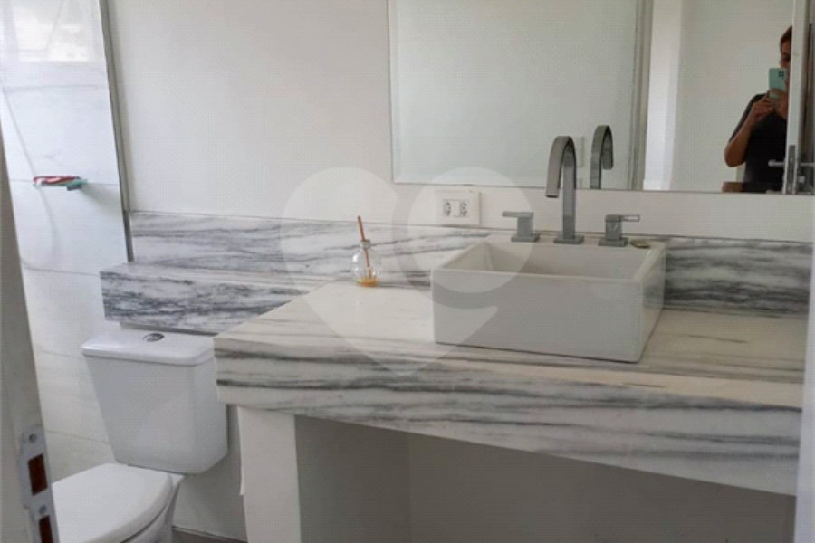 Casa à venda com 3 quartos, sendo 1 suíte, no condomínio Village St. Louis, São Paulo - SP