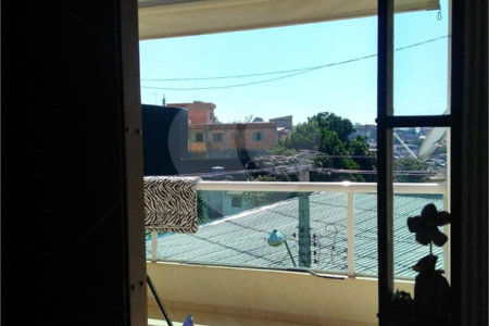 Sobrado à venda com 2 quartos em Jardim São José, Poá, SP