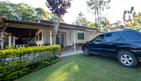 Chácara à venda com 7 quartos, sendo 6 suítes, em Saboó, São Roque, SP
