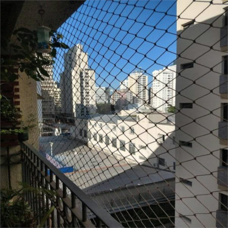 Apartamento na Vila Nova Conceição de 100m2 com 2 dorms, 1 suíte , 3 banheiros, 2 vagas. Estuda permuta.