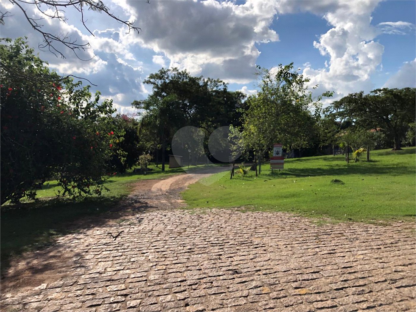 Casa à venda com 4 quartos, sendo 2 suítes, no condomínio Zuleika Jabour, Salto - SP