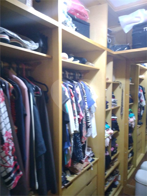 Casa à venda com 4 quartos, sendo 3 suítes, no condomínio Da Serra, São Paulo - SP