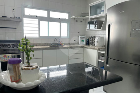 Sobrado à venda com 4 quartos, sendo 2 suítes, em Chácara Monte Alegre, São Paulo, SP