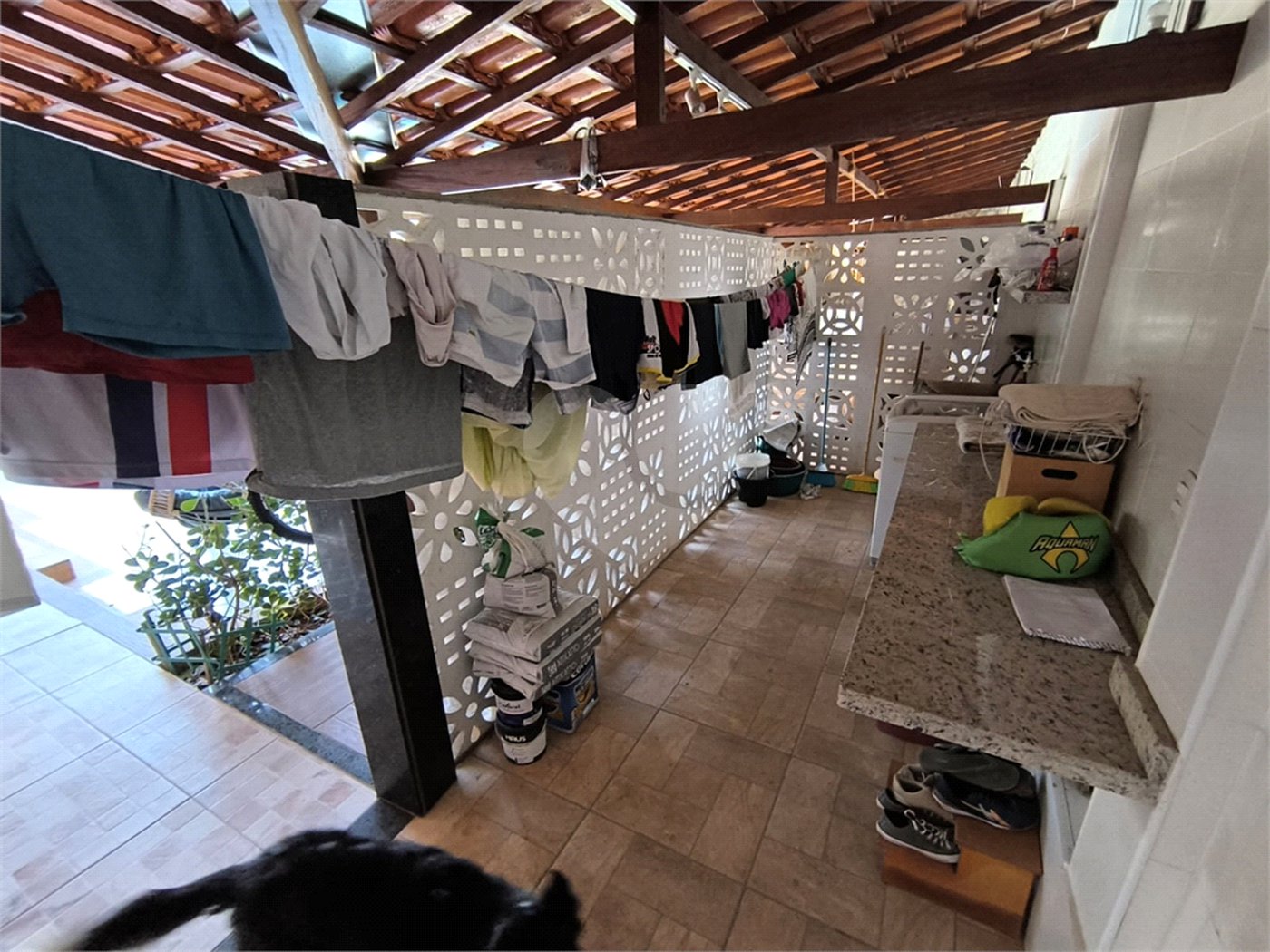 Casa à Venda no Santa Marta com 3 Suítes e Piscina
