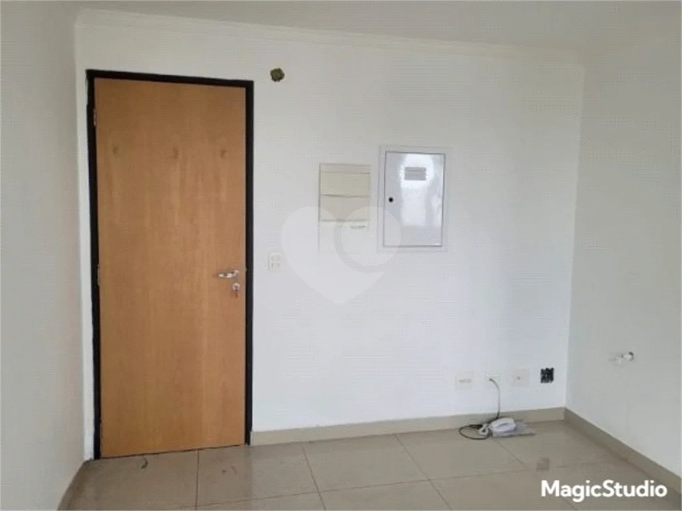 Sala comercial com 35m² , 1 vaga , 1 banheiro , à venda na Penha.