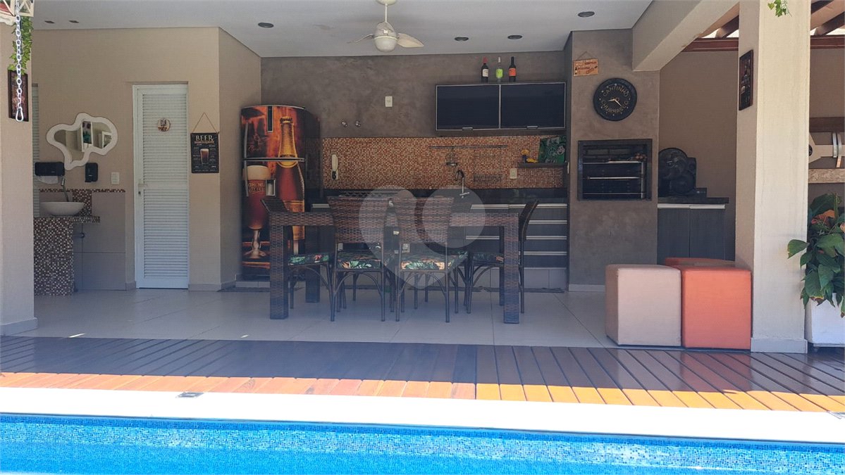 Casa à venda com 4 quartos, sendo 3 suítes,  no condomínio Res. Luzern, Campinas - SP