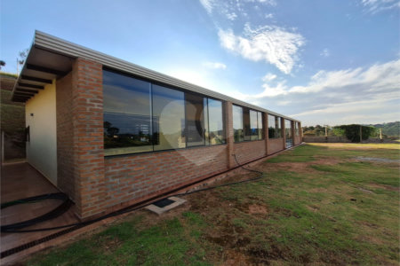 Chácara à venda com 4 quartos, sendo 2 suítes, em Recanto das Acácias, São Roque, SP
