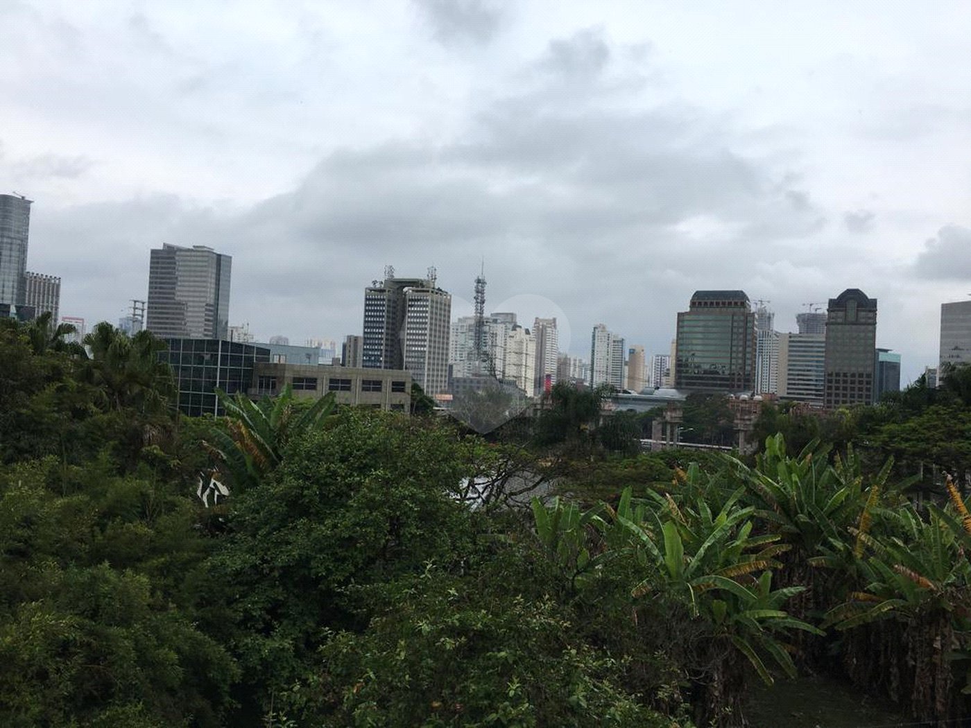 Casa à venda com 5 quartos, sendo 4 suítes,  em Vila Tramontano, São Paulo, SP