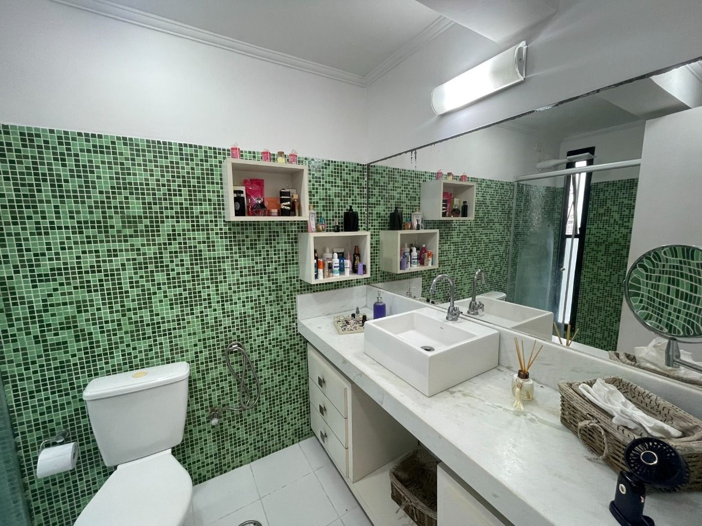 Apartamento 3 dormitórios com 2 suítes, 2 vagas demarcadas, no Embaré, Santos